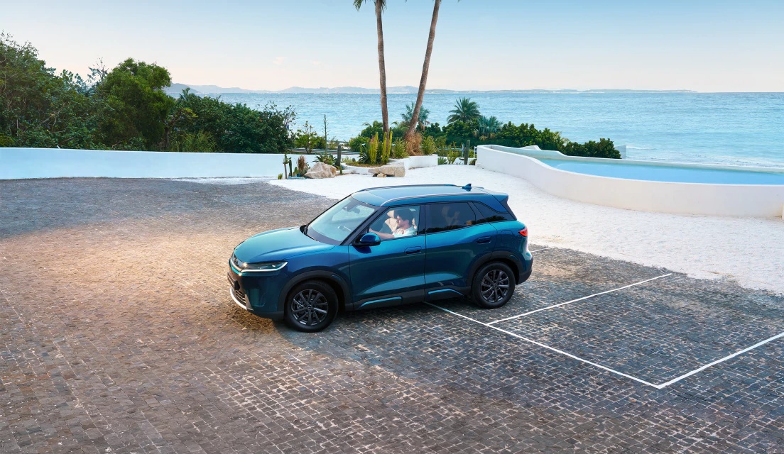 Atto 2 DM-i - Car parking in space