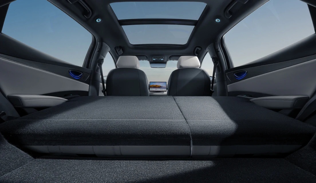 SEAL 6 DM-i Rear-seat space