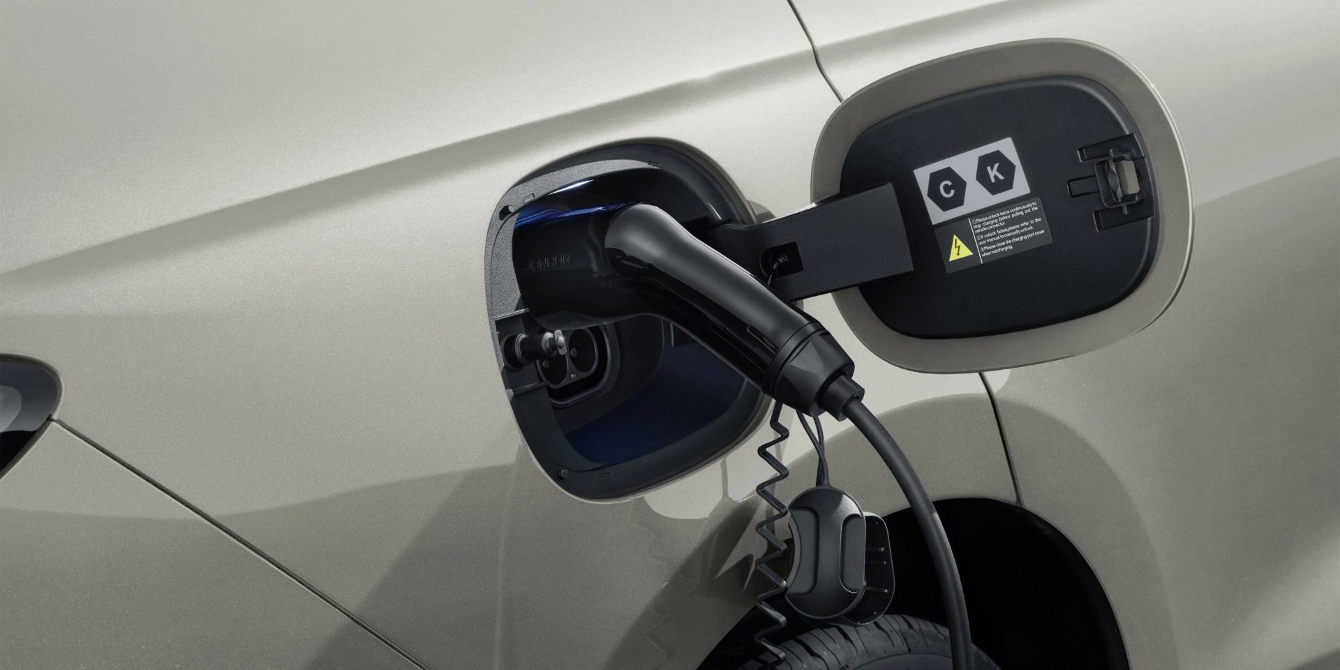 SEAL 6 DM-i Charging