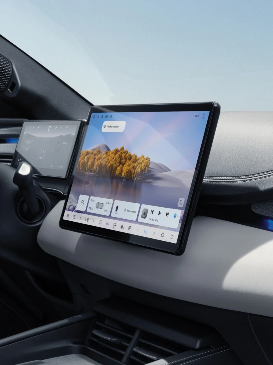 SEAL 6 15.6" touchscreen