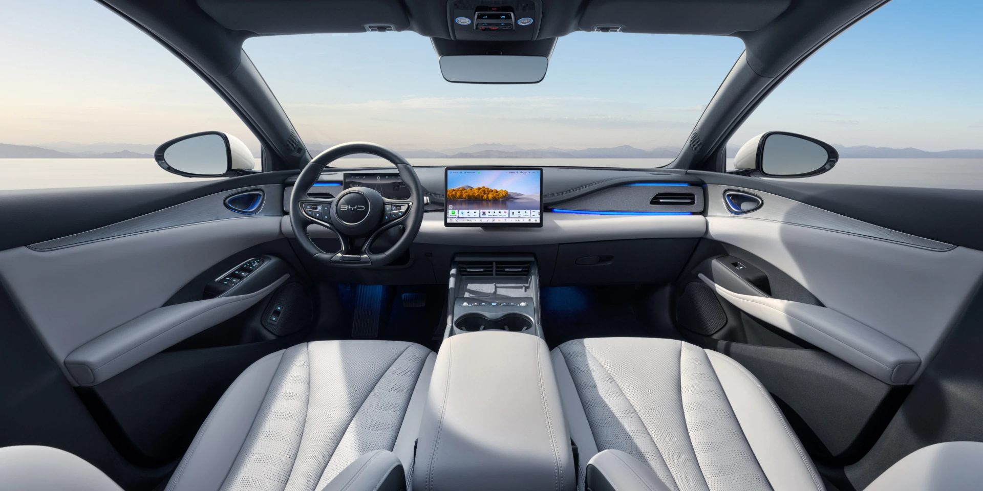 SEL 6 DM-i  Spacious cabin