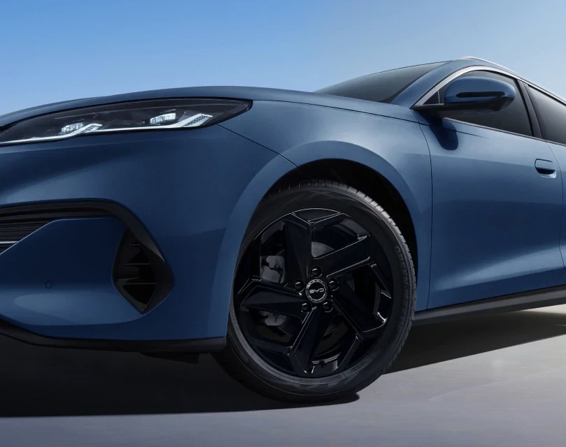 SEAL 6 DM-i side view