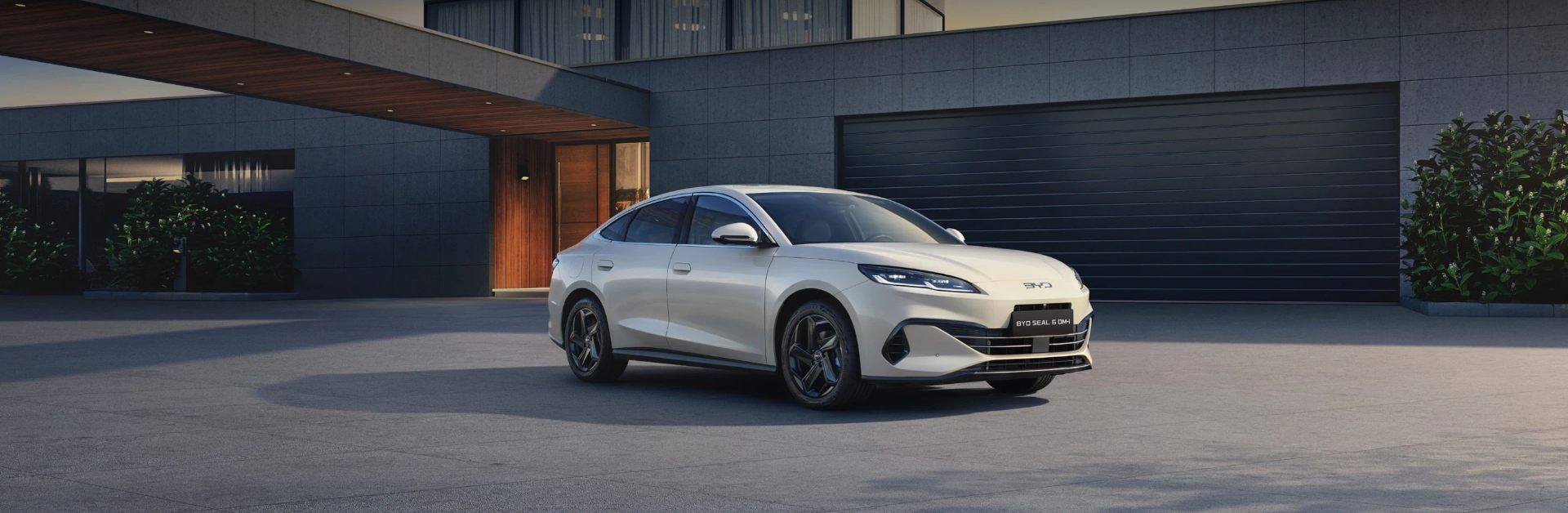 SEAL 6 DM-i Saloon - Banner 2